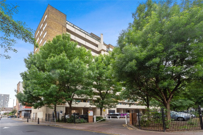 Sidney Street, London, E1