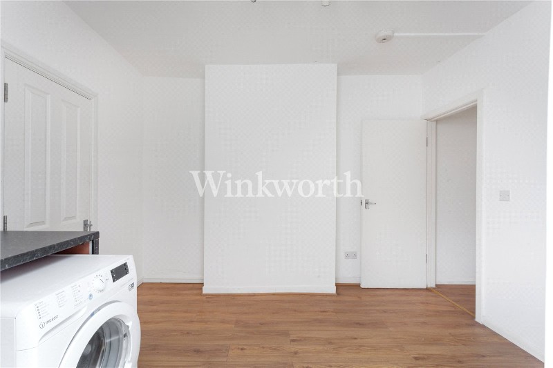 Chesterfield Gardens, Ground Floor Flat, London, N4