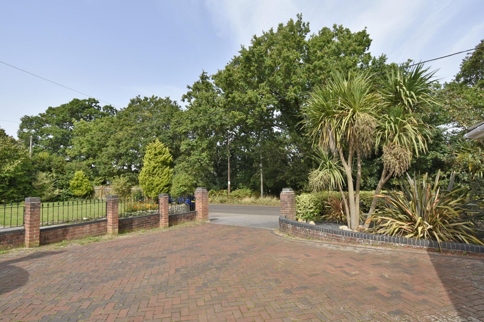 A GARDEN FRONT.JPG