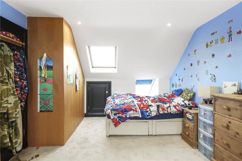 Tring Avenue, London, W5