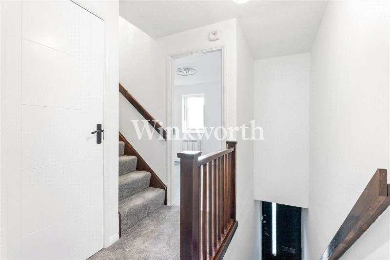 Pilgrims Close, London, N13
