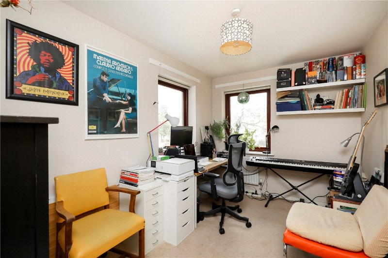 Gunnersbury Lane, London, W3