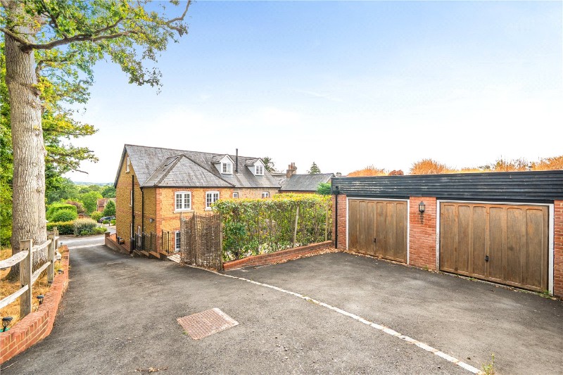 Shortfield Common Road, Frensham, Farnham, Surrey, GU10
