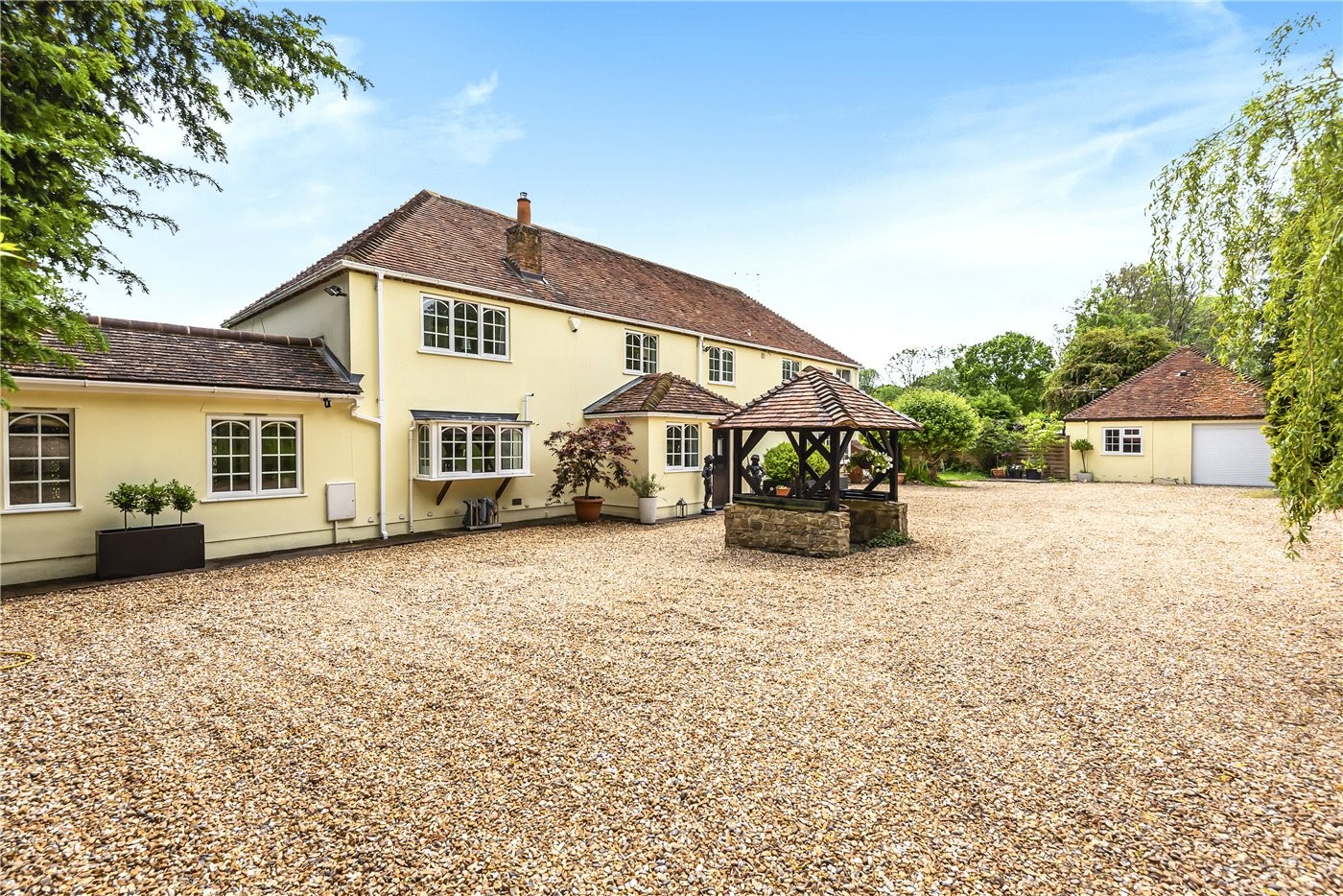 5 bedroom property for sale in Farnham Road, Holt Pound, Farnham, GU10