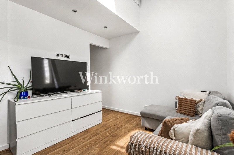 Pilgrims Close, London, N13