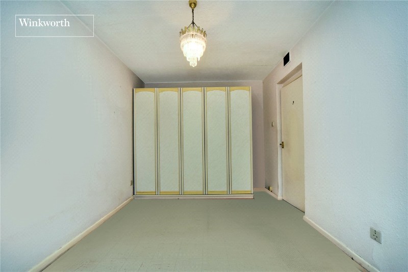 Robin Hood Lane, Sutton, SM1