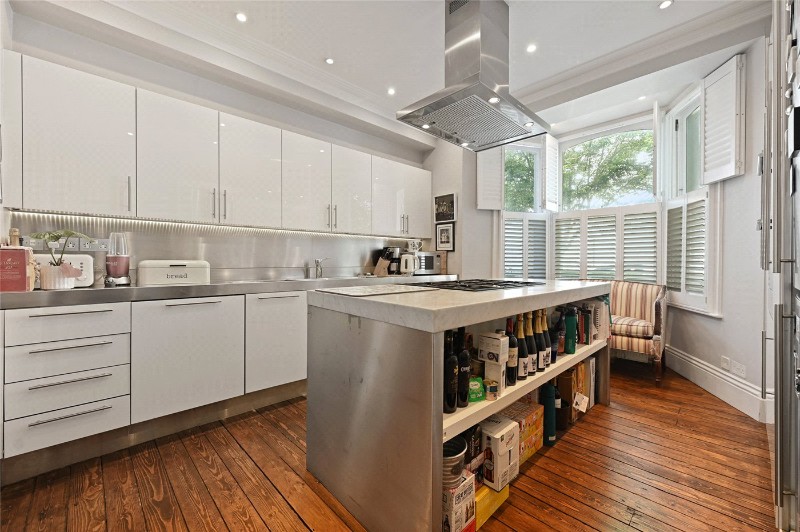 Bloemfontein Avenue, London, W12