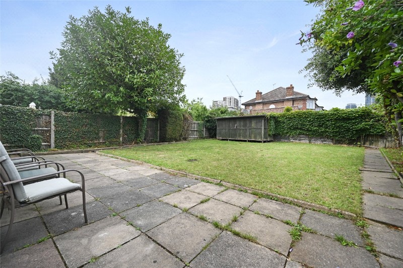 St. Dunstans Gardens, London, W3