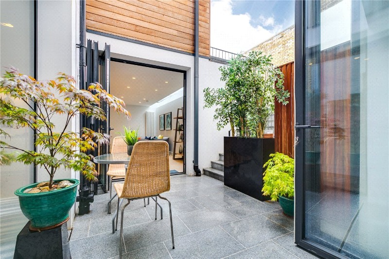 Greyhound Road, London, W6