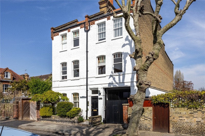 Howards Lane, London, SW15