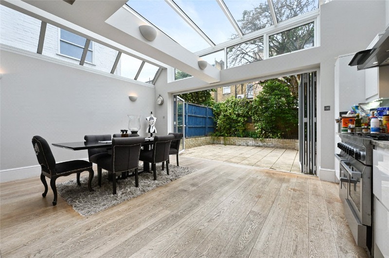 Warbeck Road, London, W12