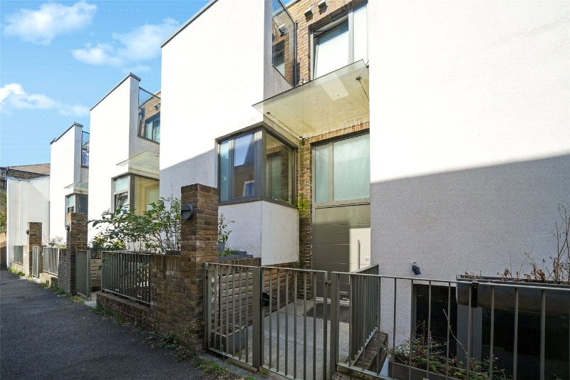 College Yard, London, NW5