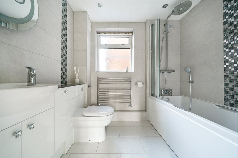 Swingate Road, Farnham, Surrey, GU9