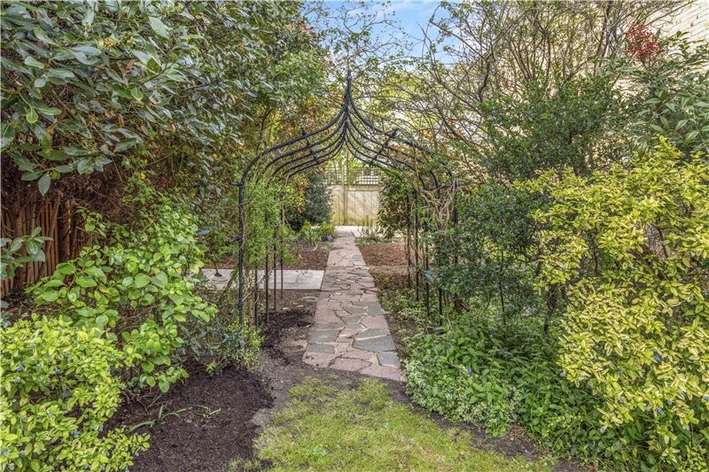 Castelnau, Barnes, London, SW13