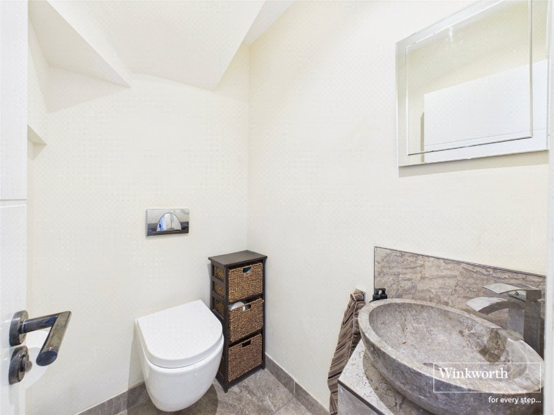 Colindeep Gardens, Hendon, London, United Kingdom, NW4