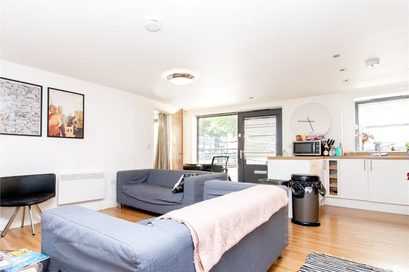 Theven Street, LonLon, E1