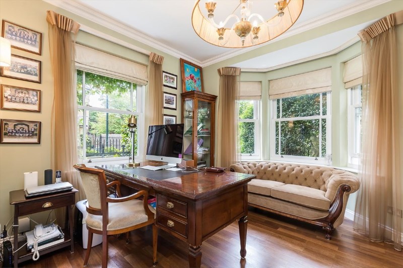 Devereux Lane, Barnes, London, SW13
