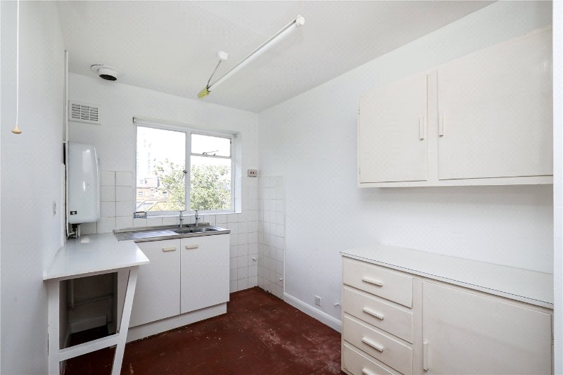 Avenue Road, London, W3