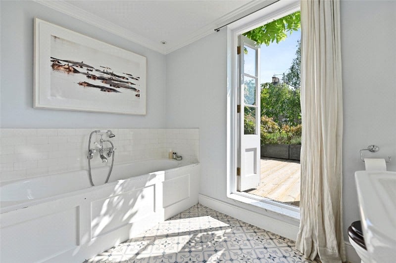 Bloemfontein Avenue, London, W12