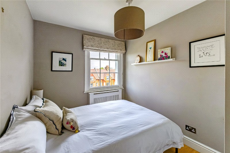 Larkhall Rise, London, SW4