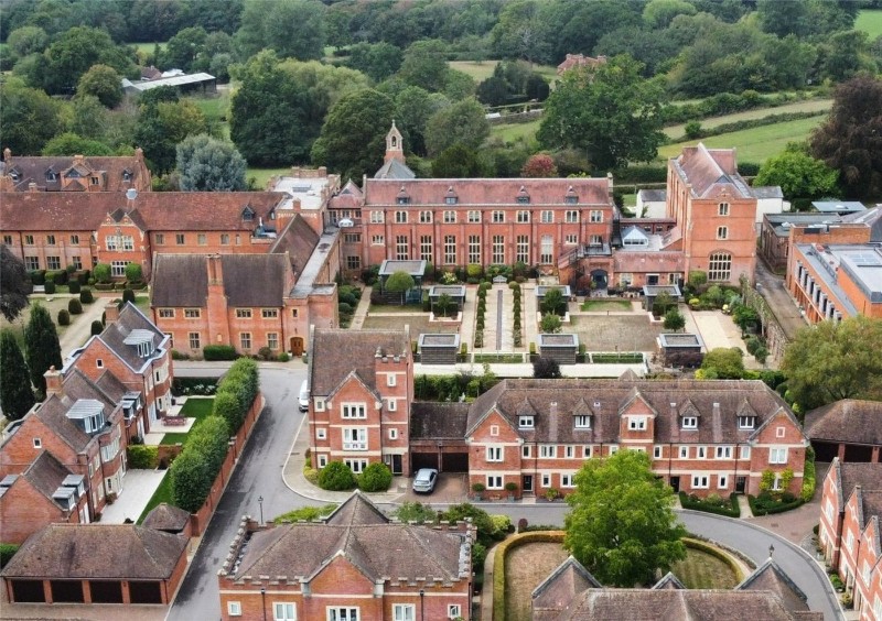 Abbey Gardens, Upper Woolhampton, Reading, Berkshire, RG7