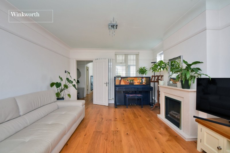 Oaks Avenue, Worcester Park, KT4