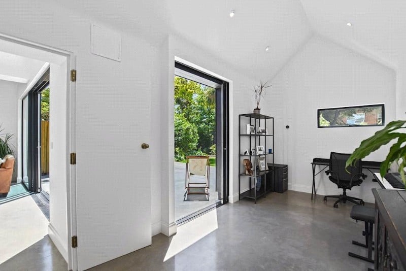 Kings Road, London, NW10