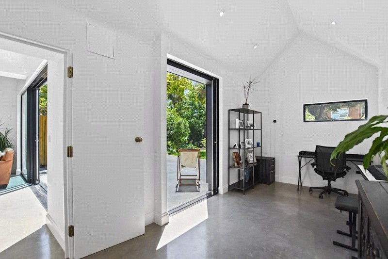 Kings Road, London, NW10