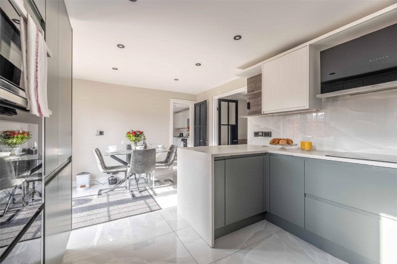 Hewlett Place, Bagshot, Surrey, GU19