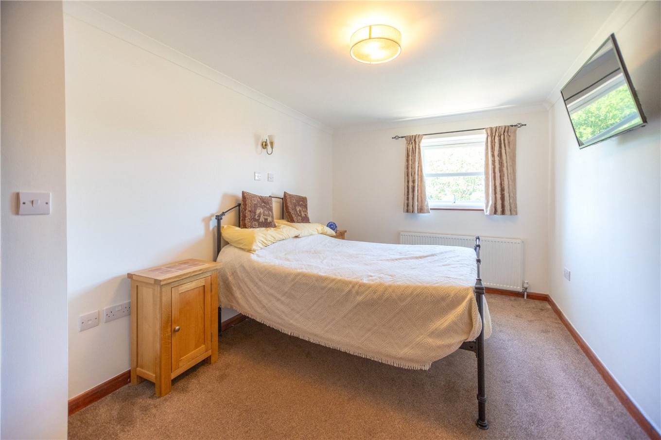 3 bedroom property for sale in Rusham Road, Egham, Surrey, TW20 (Ref