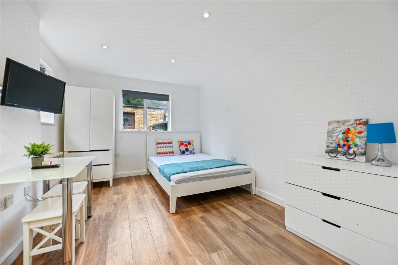 Bloemfontein Avenue, London, W12