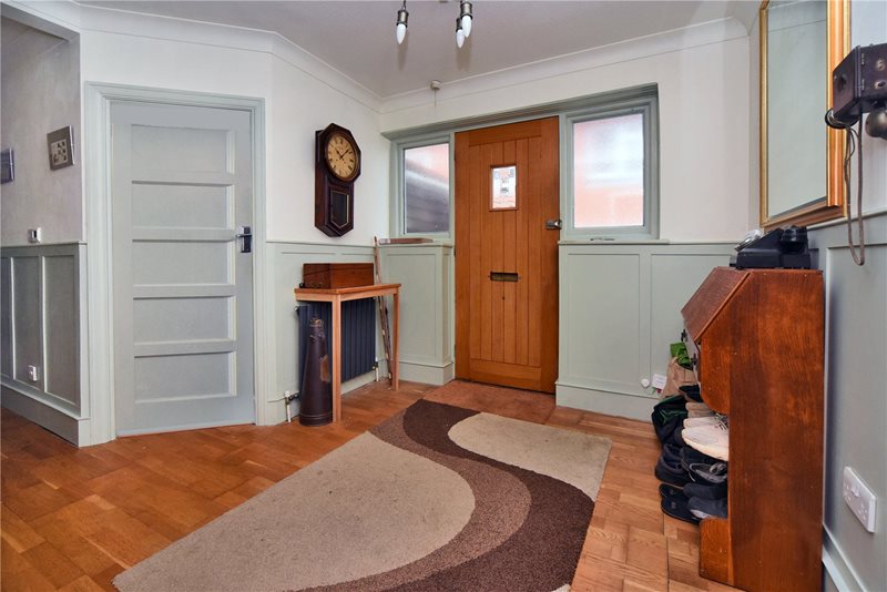 Oaks Avenue, Worcester Park, KT4