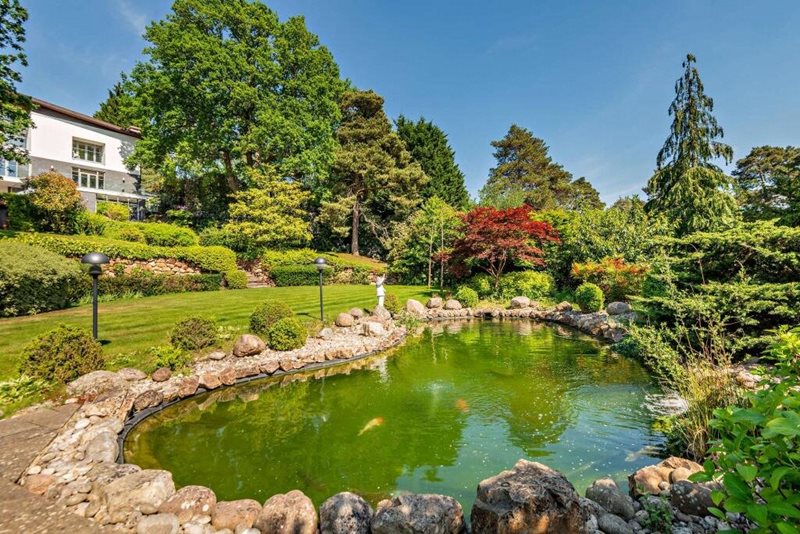 Yaffle Road, St Georges Hill, KT13
