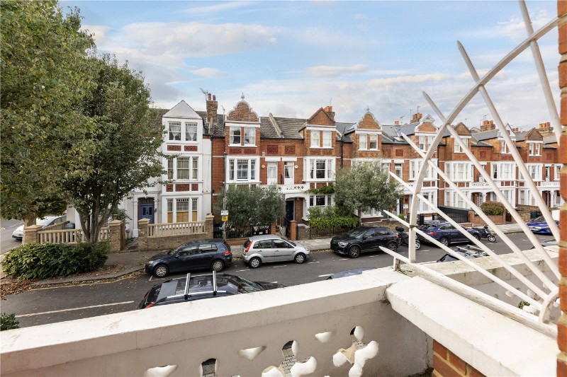 Carmalt Gardens, London, Putney, SW15