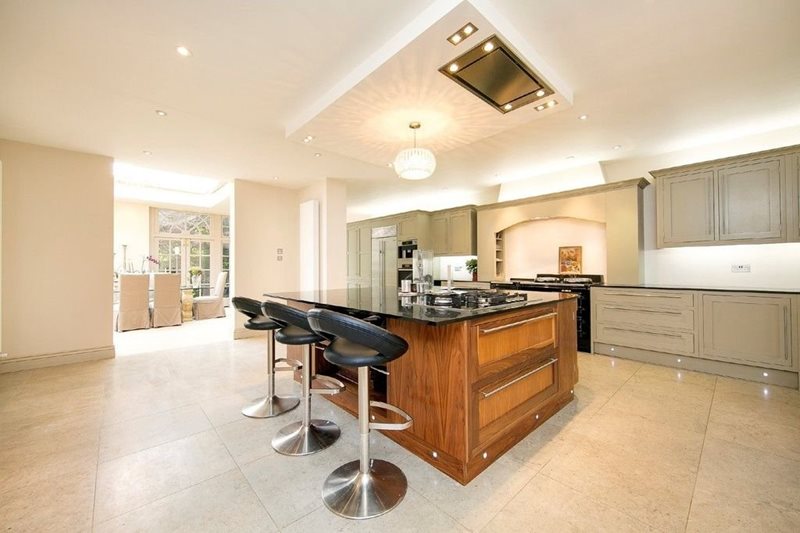 Roedean Crescent, London, SW15
