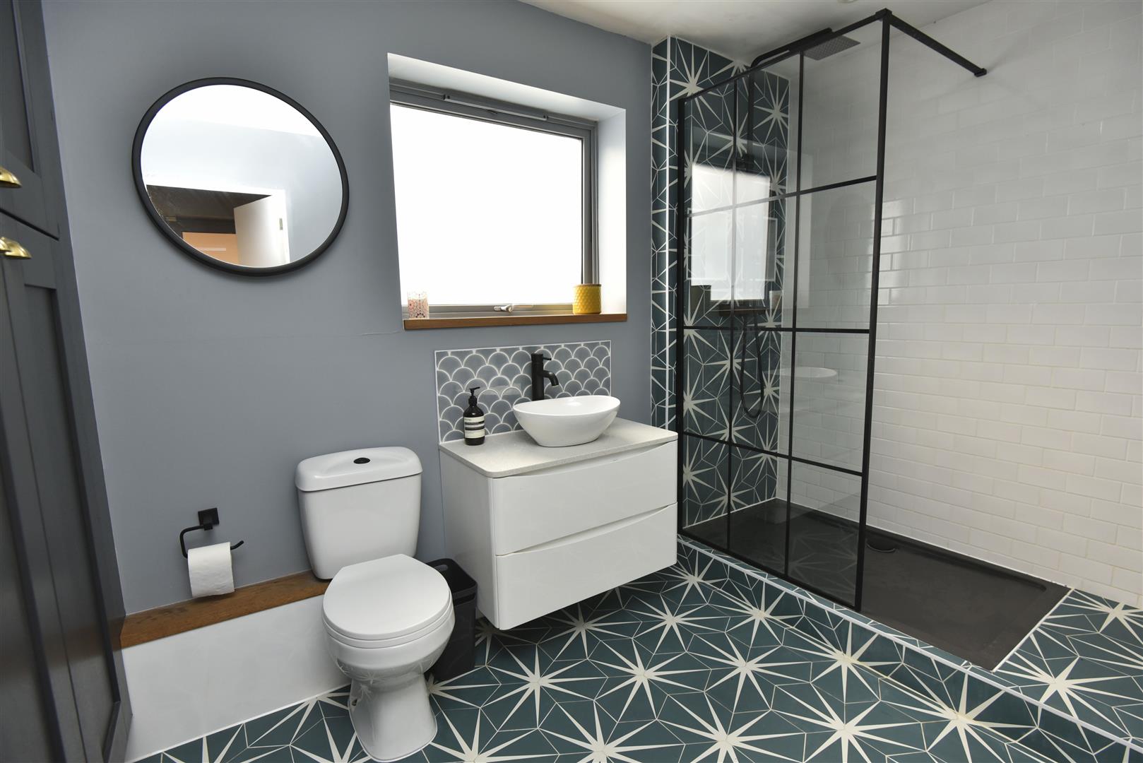 A GF SHOWER RM 2.JPG