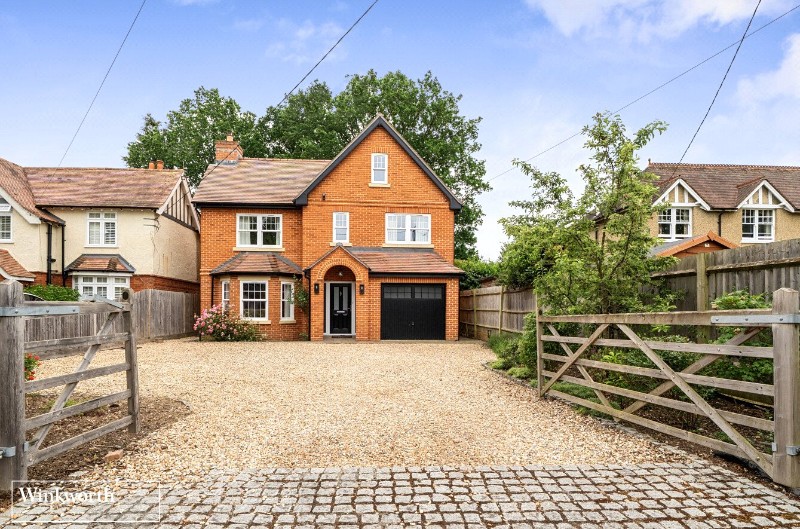 Dorchester Road, Hook, Hampshire, RG27
