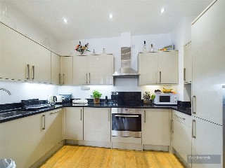 Uxbridge Road, Kingston upon Thames, KT1