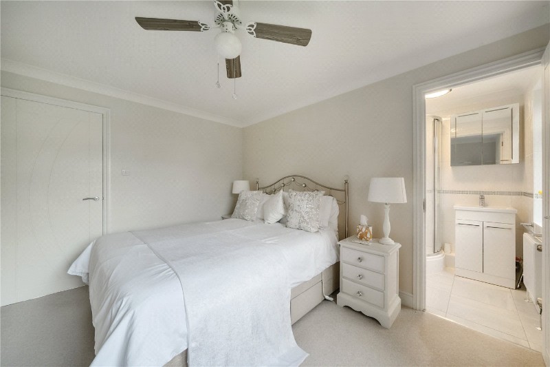 Swingate Road, Farnham, Surrey, GU9