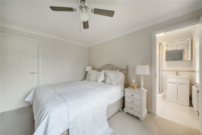 Swingate Road, Farnham, Surrey, GU9