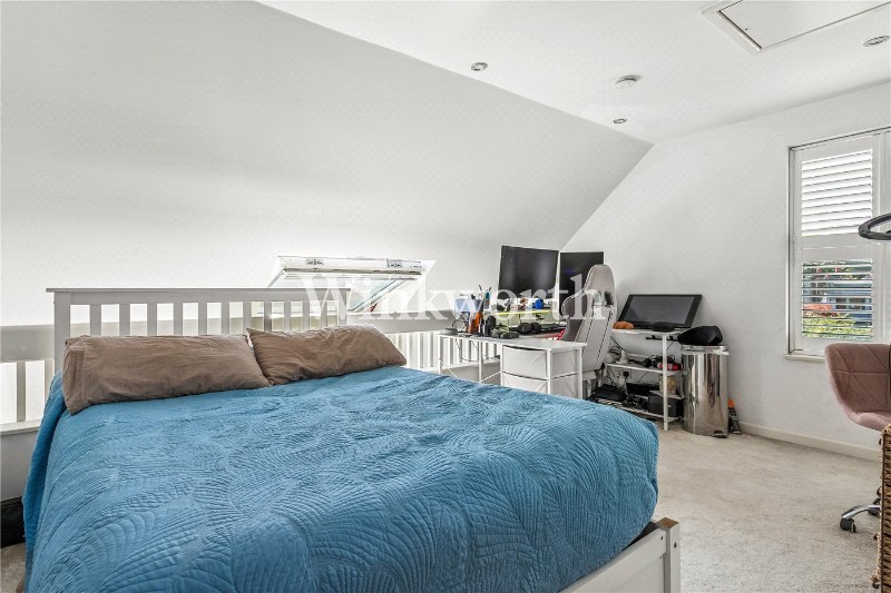 Pilgrims Close, London, N13