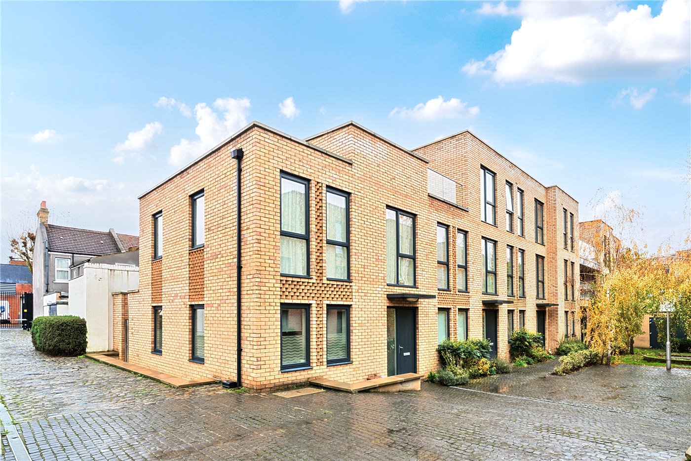 Kempton Mews, London, E6