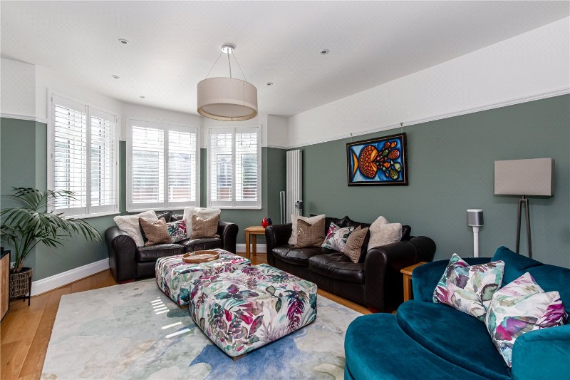 Gunnersbury Avenue, London, W5