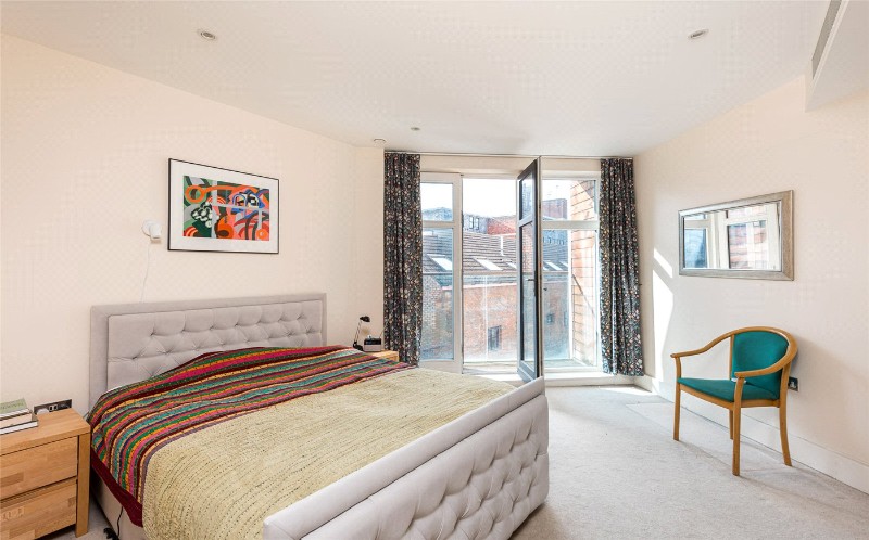 Moreton Street, London, SW1V
