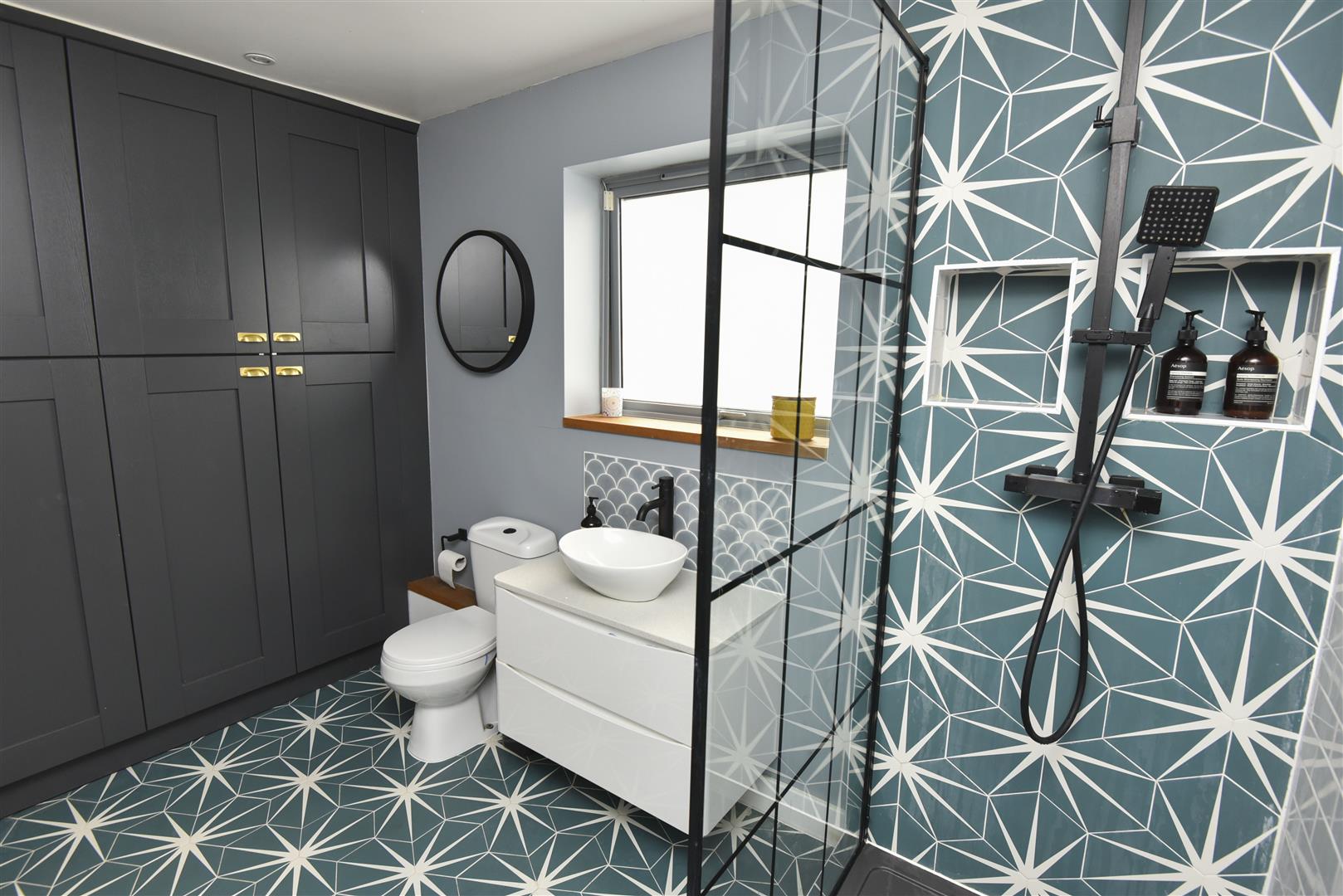 A GF SHOWER RM 1.JPG