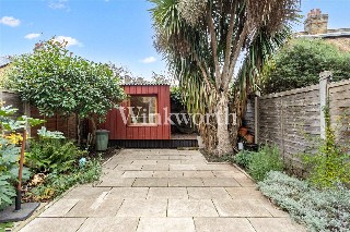 Kirkstall Avenue, London, N17