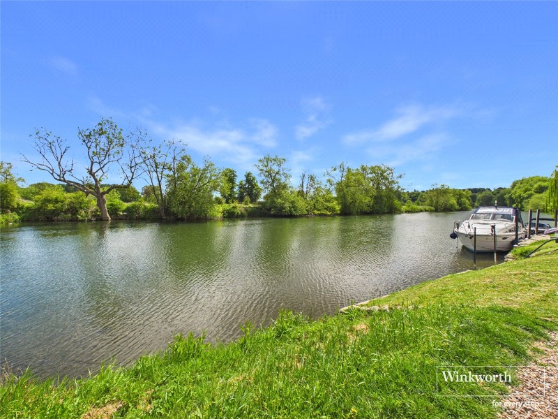 Wintringham Way, Purley on Thames, Reading, Berkshire, RG8
