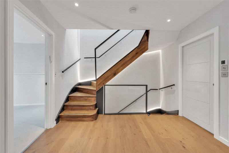 The Vale, London, NW11