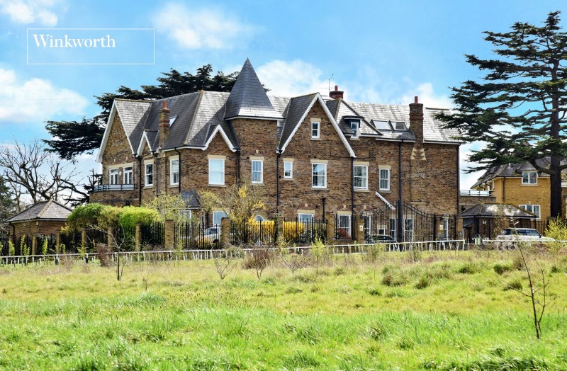 Poulter Park, Bishopsford Road, Morden, SM4