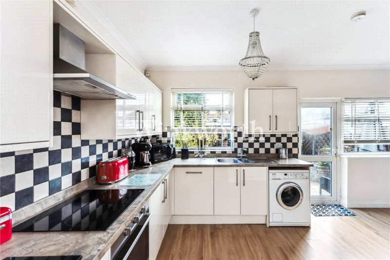 Dorchester Avenue, London, N13